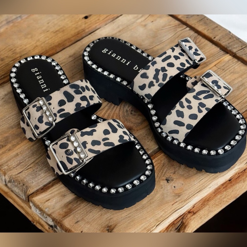 ❤️ Gianni Bini  Rawlings Animal Print Buckle Lug Sandals EUC size 6